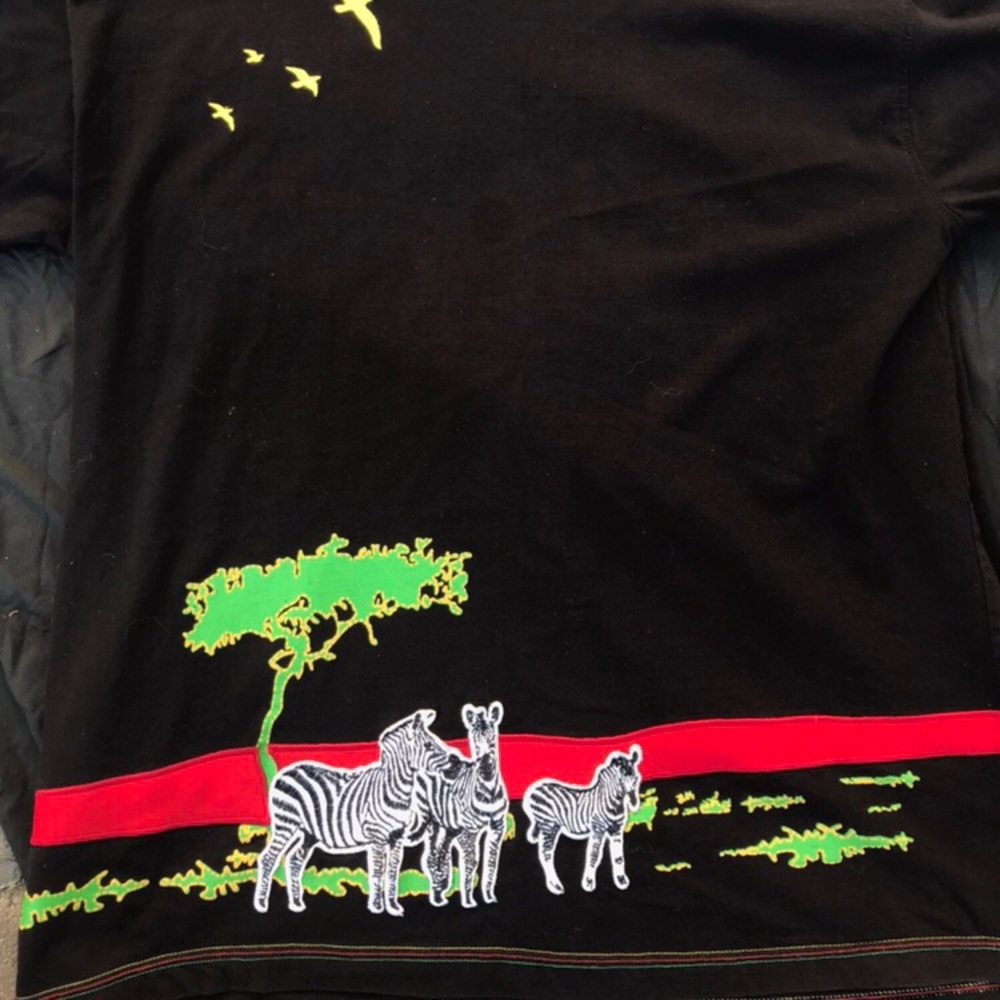 Africa Styled 2XL Embroidered T-Shirt. 🕷🐞